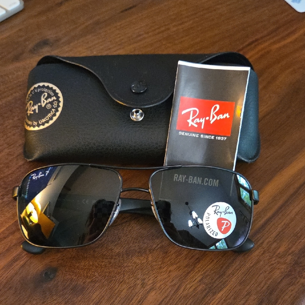 Ray-Ban Black Aviator Sunglasses with Case